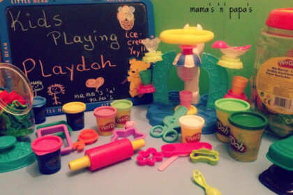 Παίζουμε με την παγωτομηχανή της Playdoh