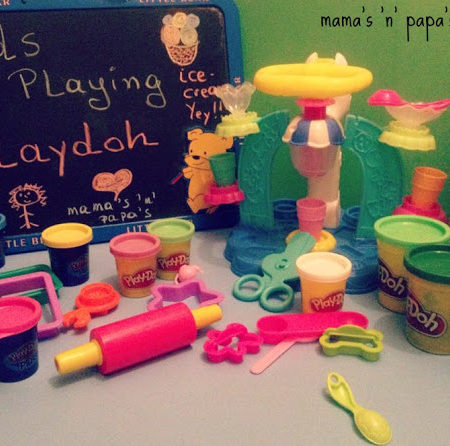 Παίζουμε με την παγωτομηχανή της Playdoh