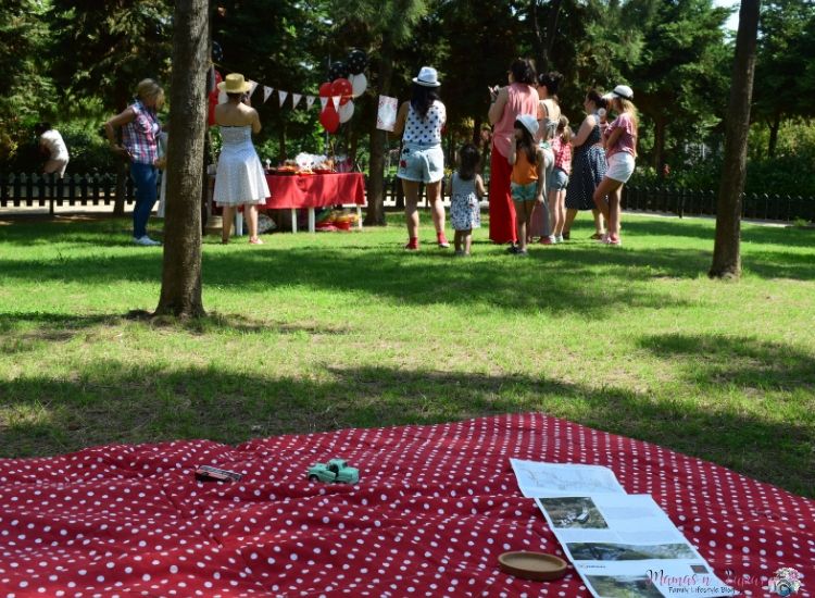 bloggers retro picnic day