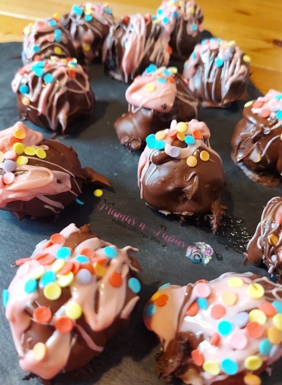 Μπουκίτσες OREO  με σοκολάτα και sprinkles