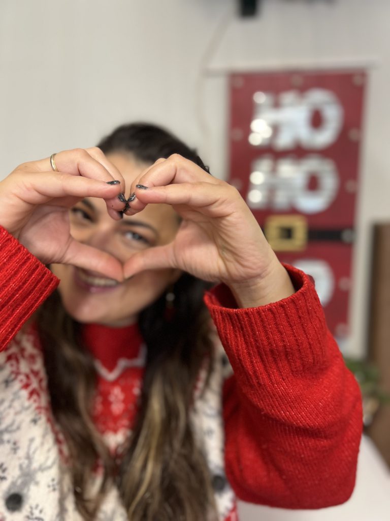 χριστουγεννιάτικο σπίτι με ζεστή ατμόσφαιρα