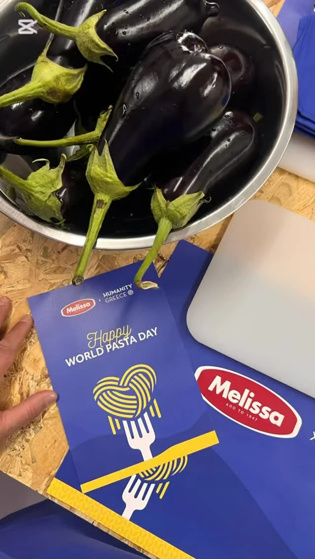 Με αφορμή το #worldpastaday μαγειρέψαμε στο @humanitygreece παρέα να τη @melissapasta, μια πολύ νόστιμη συνταγή της @mamatsita 👌
Για τους συνανθρώπους μας που έχουν ανάγκη με πολλή αγάπη και μεράκι ✨
@communication.lab ευχαριστώ για την ευκαιρία να συμμετέχω σε μια σύμπραξη αγάπης ❤️
