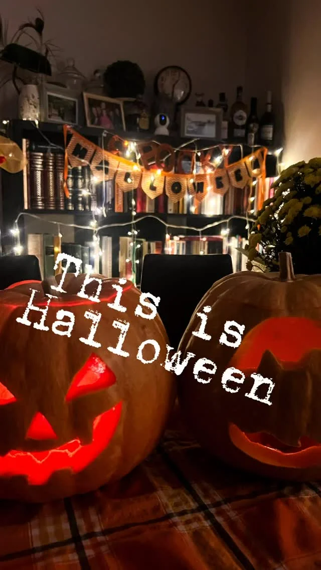 Booooo και beware όσους συγκρίνουν θρησκευτικό με πολιτιστικό περιεχόμενο 🎃
.
Μάθημα Θεολογίας άλλη μέρα👻
.
Προς το παρόν άδειασμα κολοκύθας, γιατί του χρόνου θα το γιορτάσετε ακόμα περισσότεροι από φέτος και πέρυσι😇